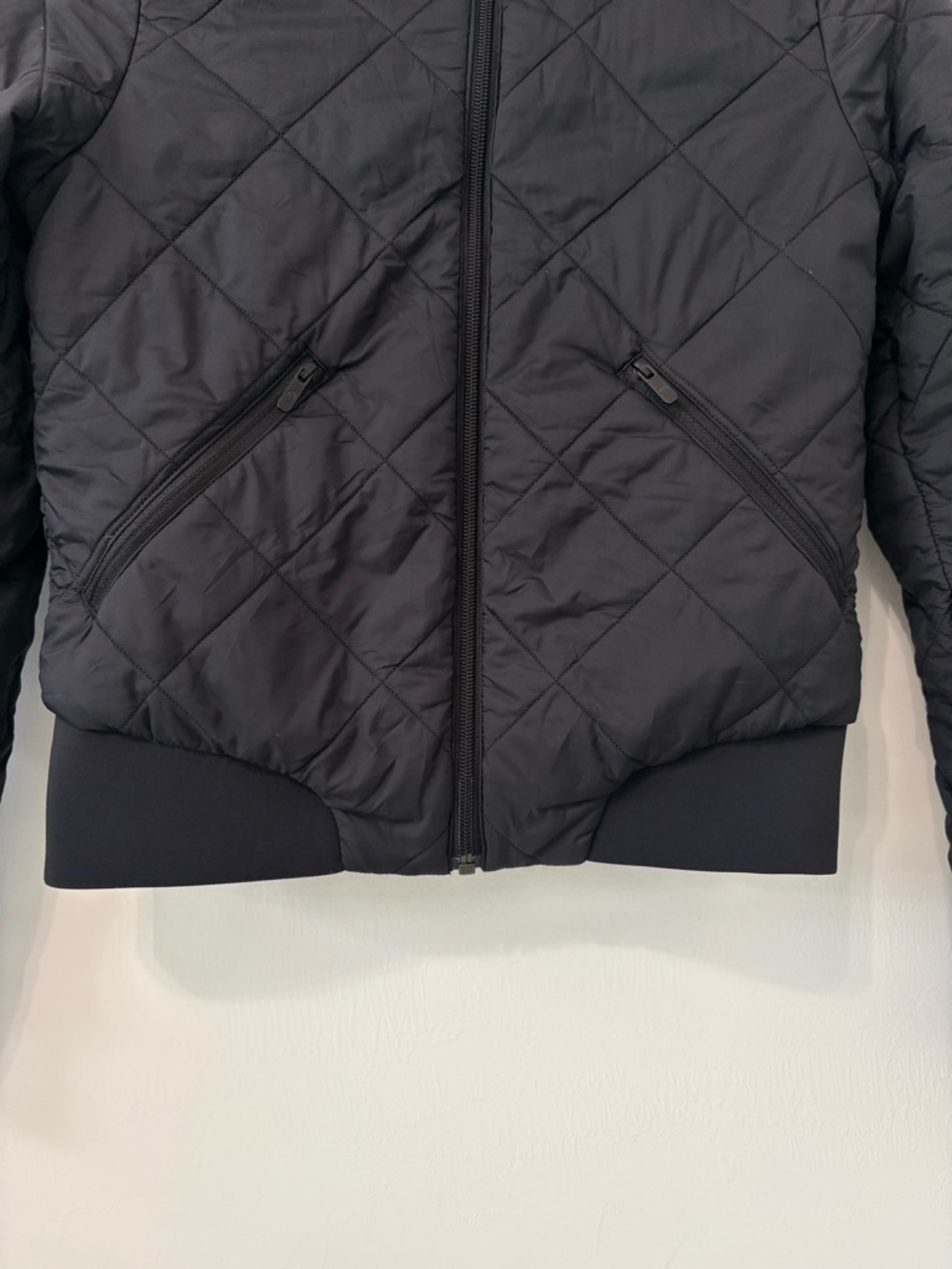 Lululemon Warm Two Ways Bomber Sz 2 Black Quilted Reversible EUC - Picture 5 of 16